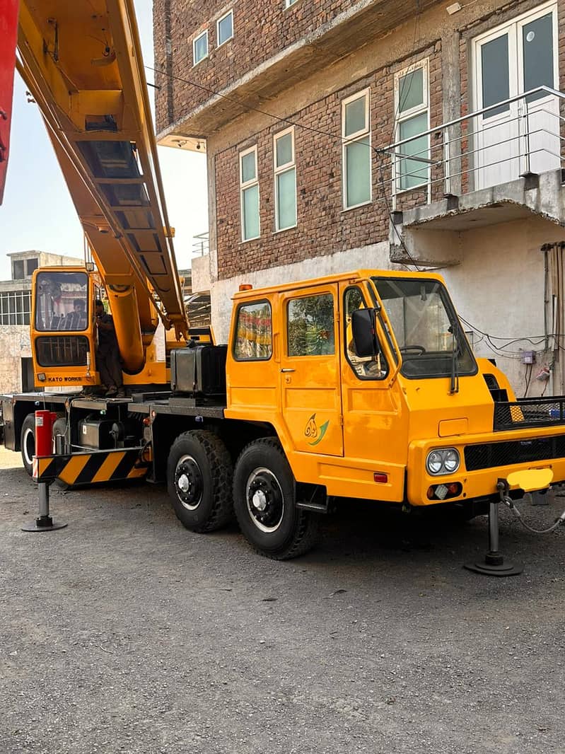 Awan crane rental services 25 TONS, 50 TONS & 100 TONS. 2