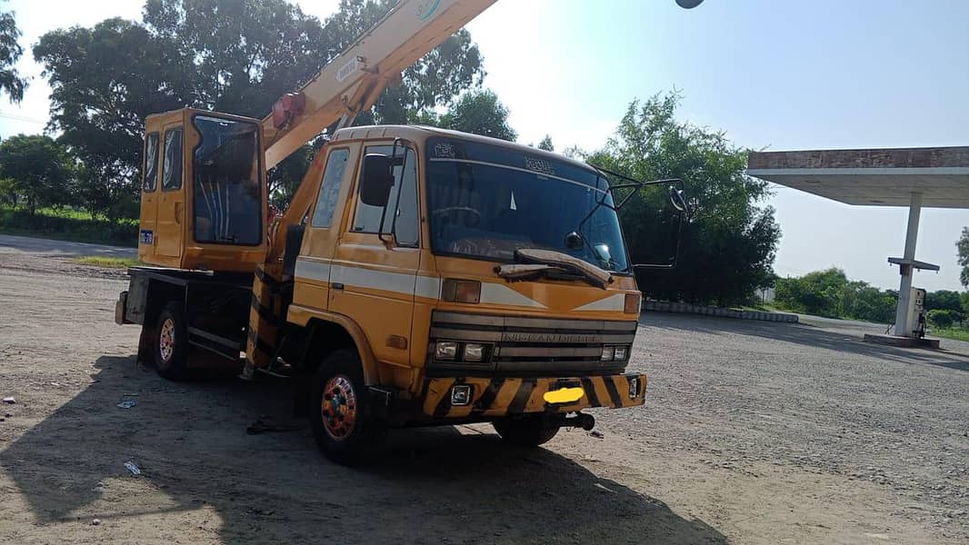 Awan crane rental services 25 TONS, 50 TONS & 100 TONS. 3