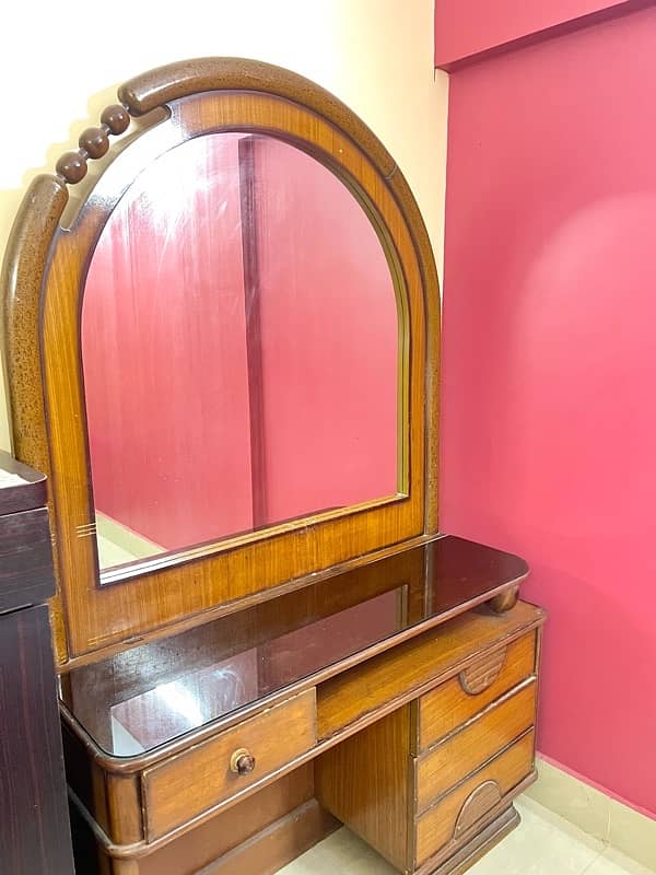 DRESSING TABLE FOR SALE 1