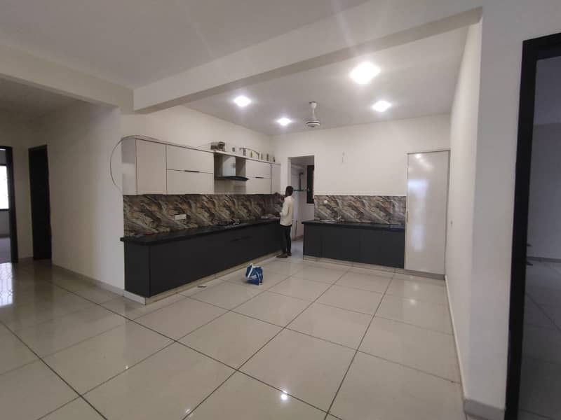 PRIME LOCATION 4 BED DD PORTION ON RENT IN PECHS BLOCK 6 16