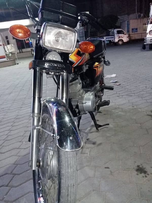 honda. 125. (model. 21) islambad no 03122972172 3