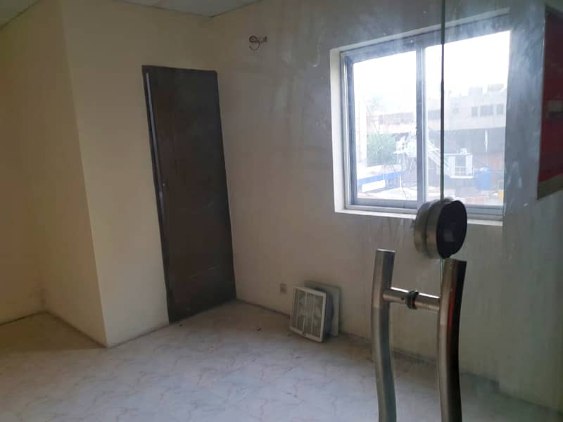 Ideal 200 SqFt Office For Rent On Main Boulevard Gulberg Lahore 6