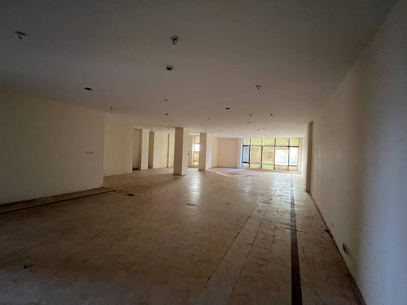 Ideal 1800 SqFt Office for Rent on Main Boulevard Gulberg Lahore 3