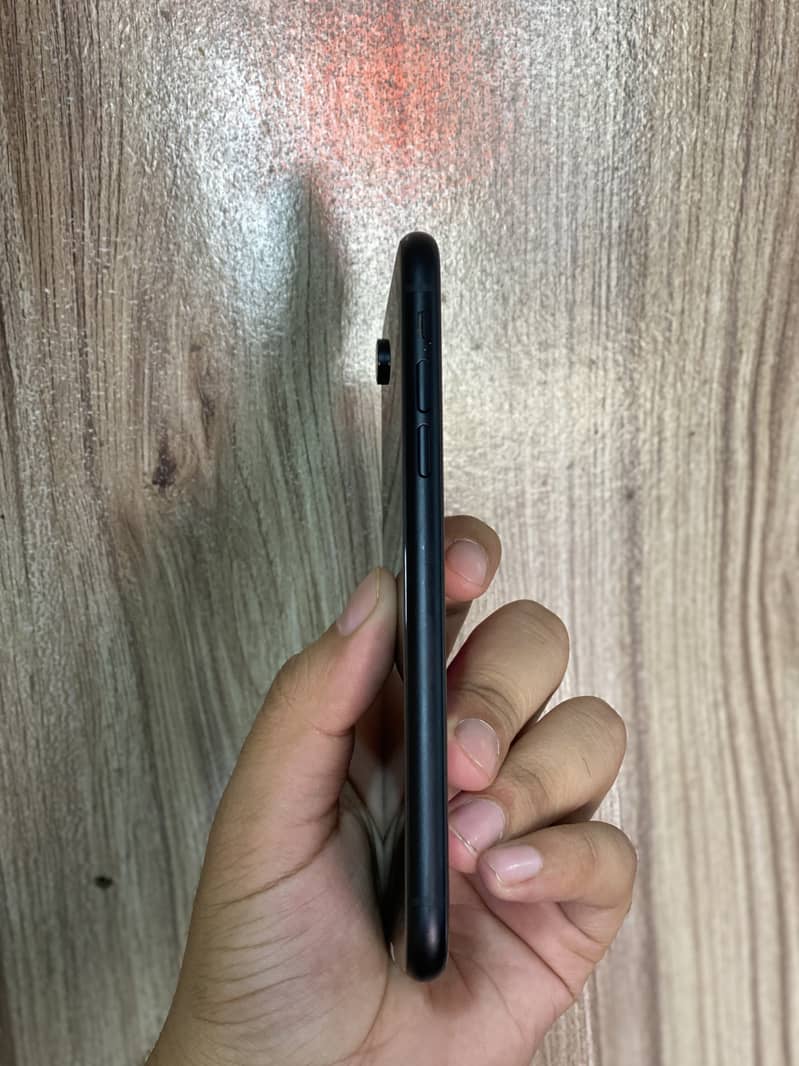 iPhone XR 128GB 3