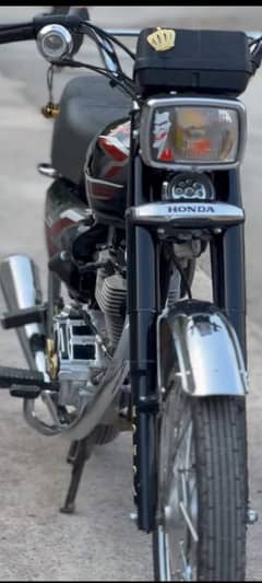 Honda new bike hai jis Bhai na Lena ho rabta kre