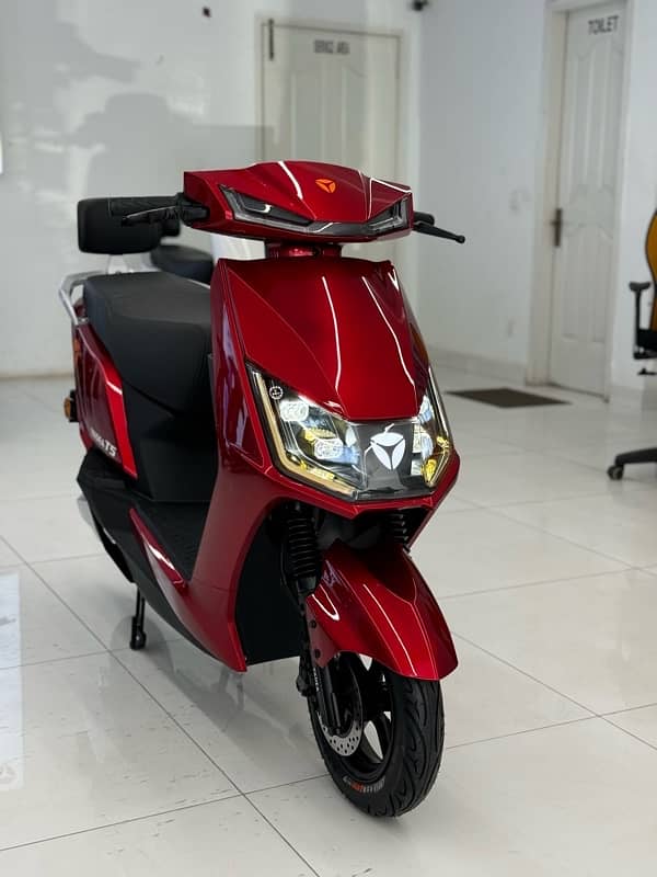 YADEA T5 Electric Scooter 2