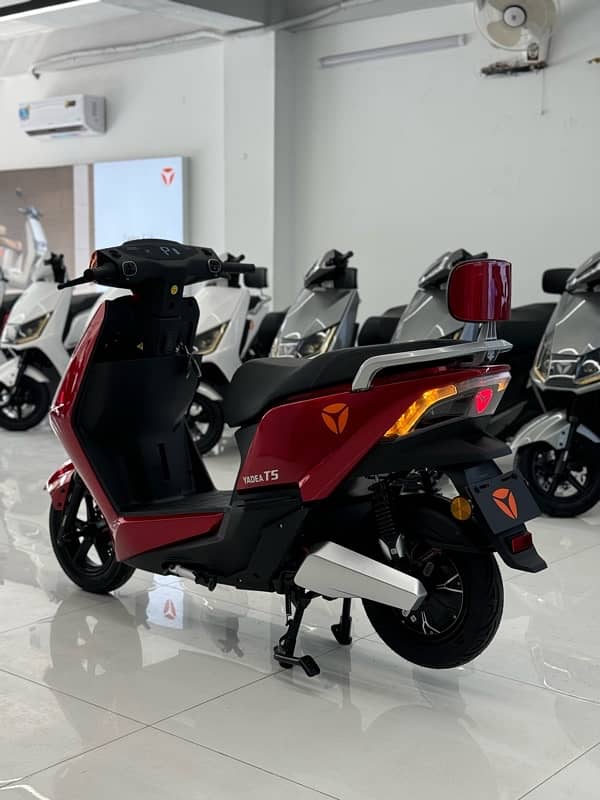 YADEA T5 Electric Scooter 3