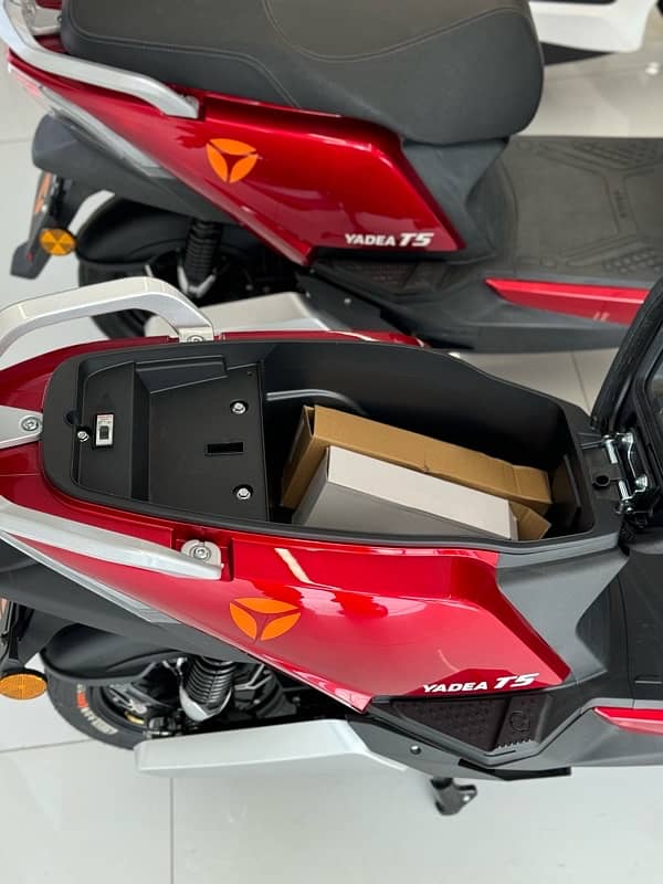 YADEA T5 Electric Scooter 7