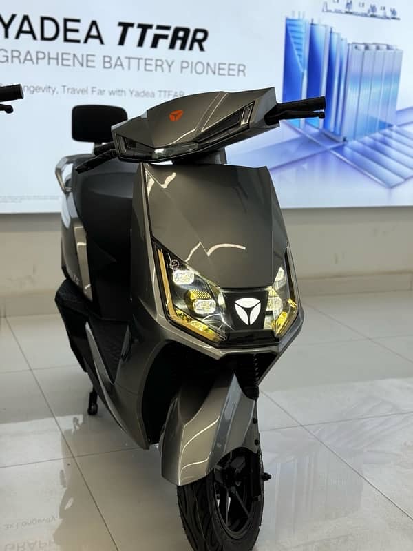 YADEA T5 Electric Scooter 11