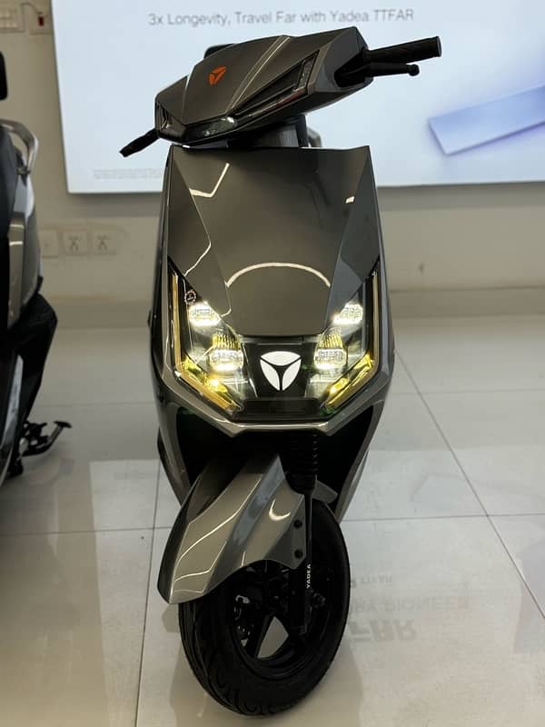 YADEA T5 Electric Scooter 12