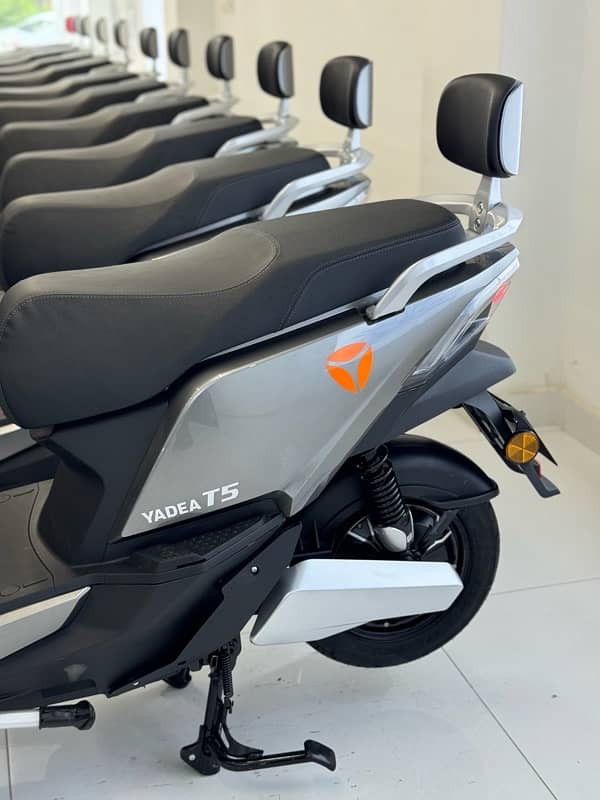 YADEA T5 Electric Scooter 13