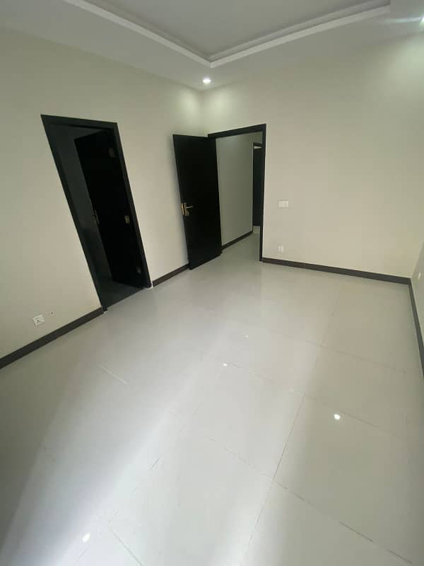 2 bed room unfurnished apartment available for rent in capital residencia 6