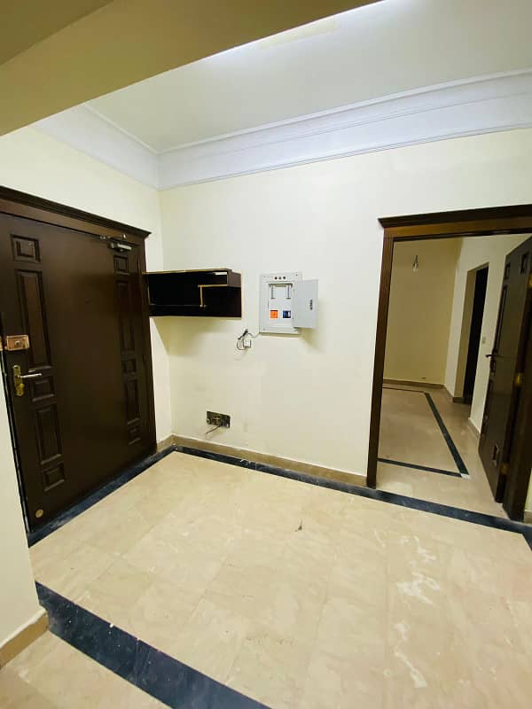 3 bedrooms unfurnished apartment Available for Rent in F-11 MARKAZ 9