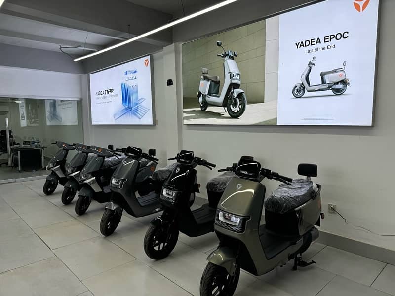 YADEA RUBIN ELECTRIC SCOOTER 10