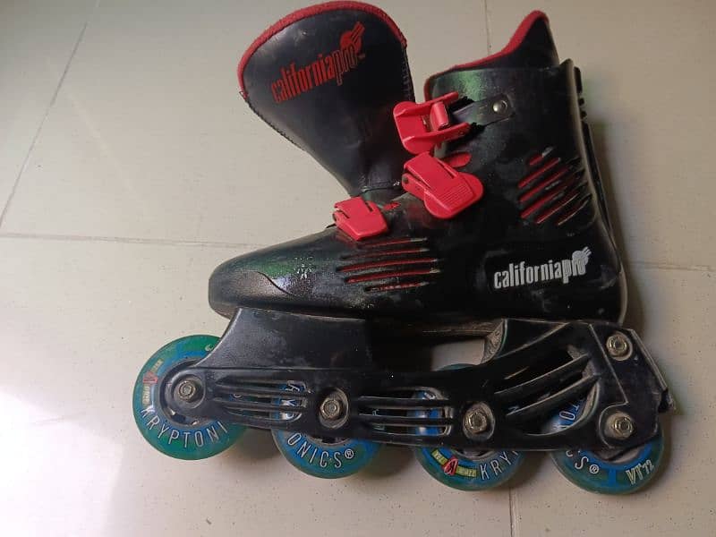 skates in red color 1