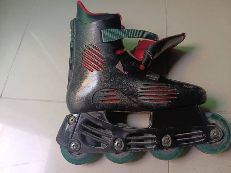 skates in red color 2