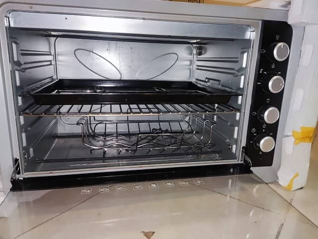 Sharp electric oven (large size) - excellent for baking and grilling. 5