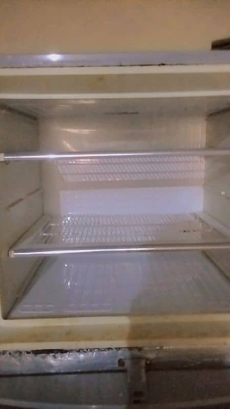 Dawlance medium size fridge 1