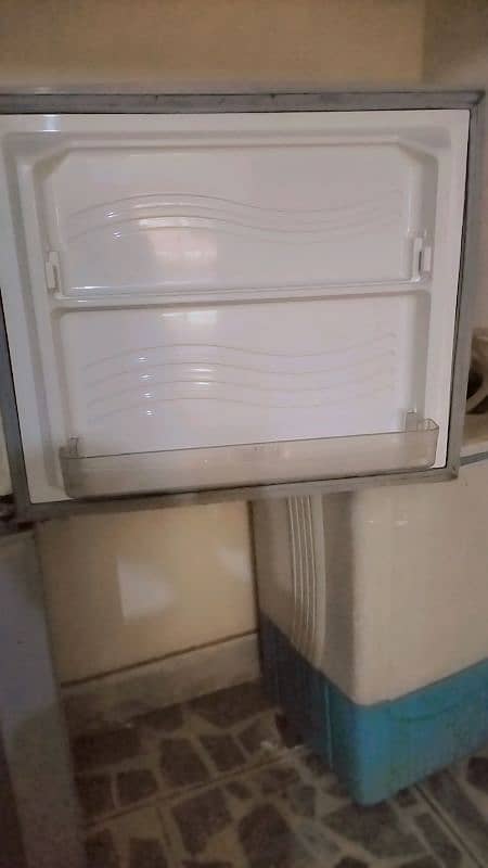 Dawlance medium size fridge 2