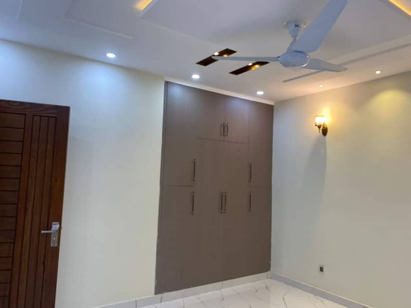 10Marla Upper Portion Available For Rent in Gulmohar Block Bahria Town Lahore 3