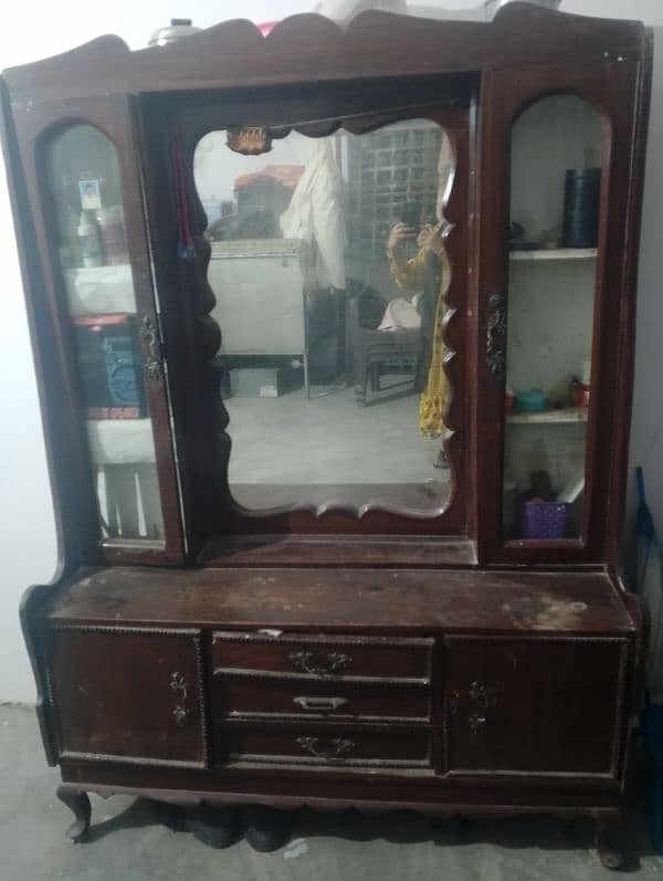 A dressing table for sell. 0