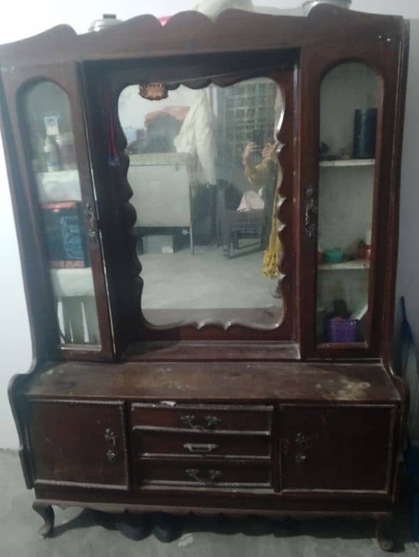 A dressing table for sell. 4