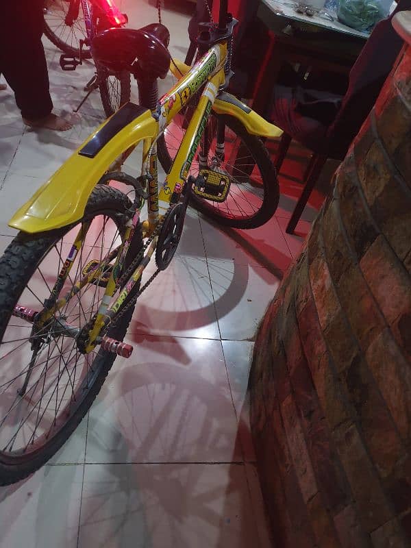 like new bicycle in yellow and black rim all ok 4