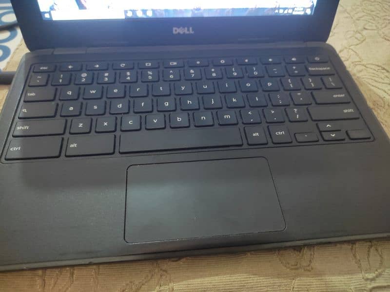 dell chrome book in excellent condition 4