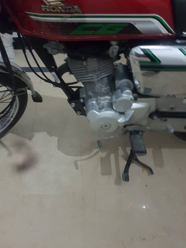 Honda 125 self start Red 4