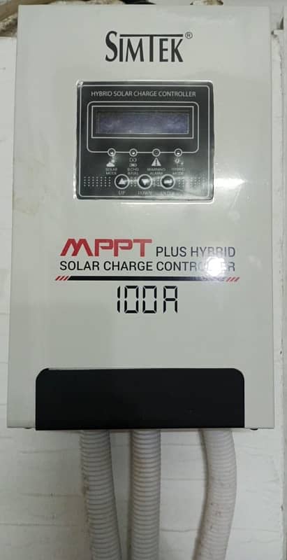 Simtek solar charger 100A 1