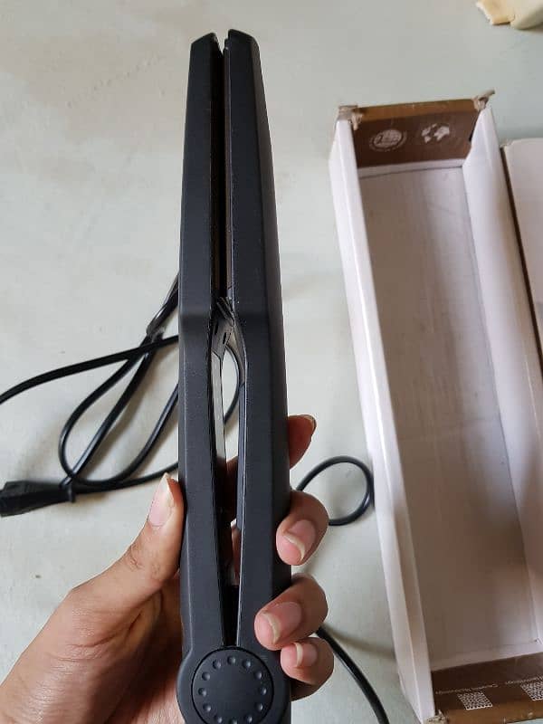 Kemei 329 New Straightener 1