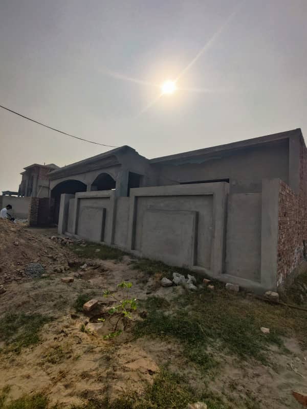 1 KANAL GREY STRUCTIRE HOUSE AVAILABLE FOR SALE IN LDA AVENUE 5