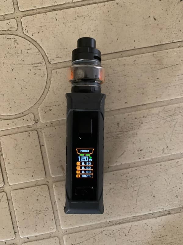 geekvape L200  new condition with charging cable  and two batteries 1