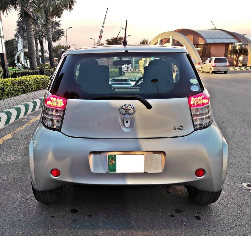 Toyota iQ 2012 8