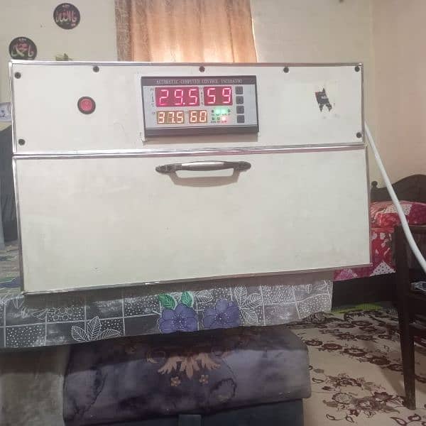 full automatic incubator 100+ eggs capacity 100% result ki guaranty ha 0