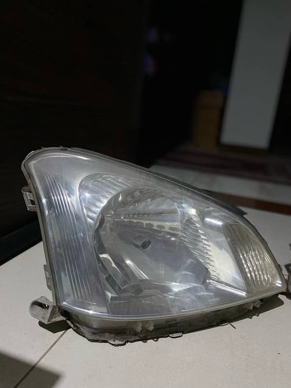 Toyota Premio headlights 0