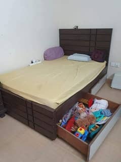 Queen size bed with 2 storage drawers and with mattress