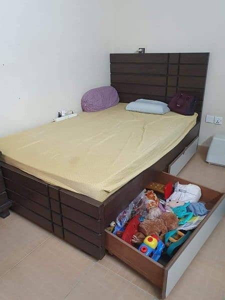 Queen size bed with 2 storage drawers and with mattress 0