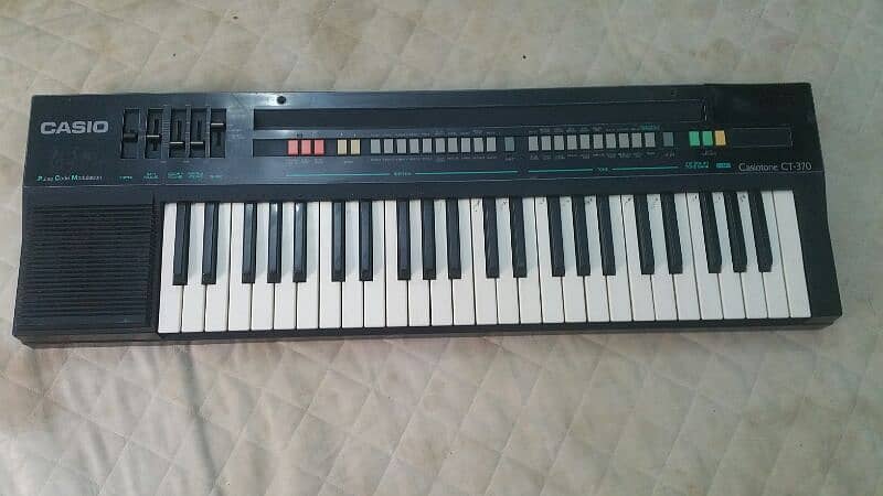 CASIO CT-370 KEYBOARD 1