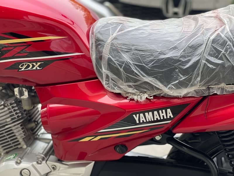 YAMAHA YB 125z Dx 4