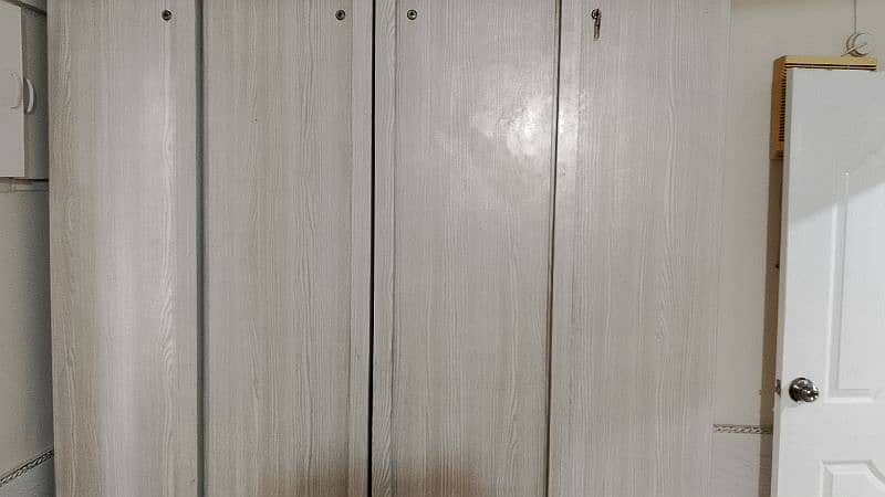 Almari with excellent condition pure wood chip board is not use 2