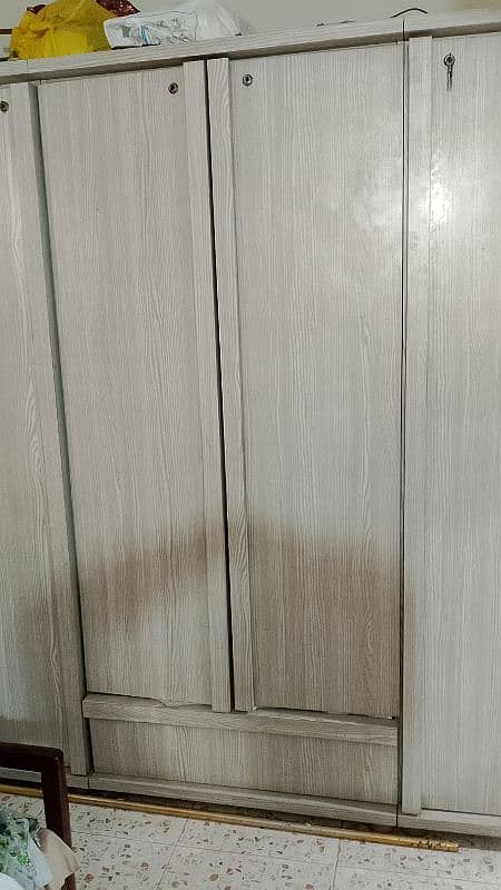 Almari with excellent condition pure wood chip board is not use 5