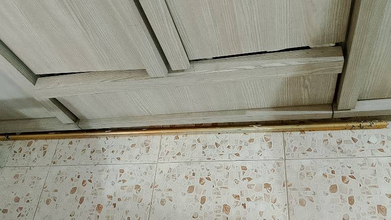 Almari with excellent condition pure wood chip board is not use 19