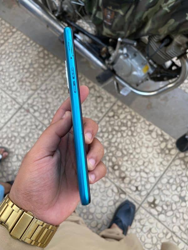 Realme 5i 4