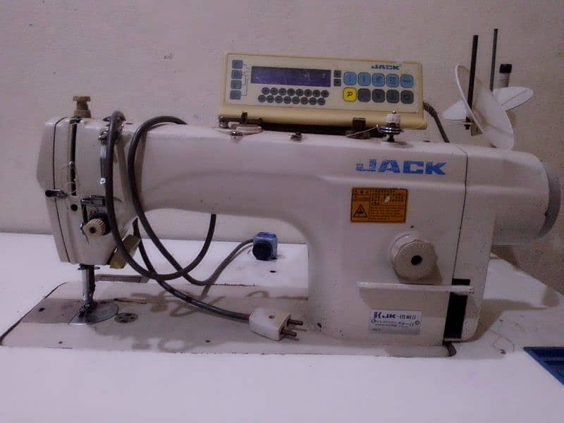 Jack industrial Sewing machine Contact me on this number 03245723309 2