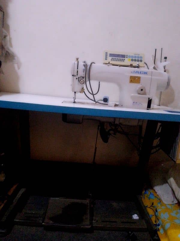 Jack industrial Sewing machine Contact me on this number 03245723309 3