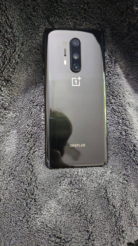 Oneplus 8pro 12/256 with complete box and charger 0