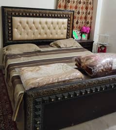 king size wooden bed