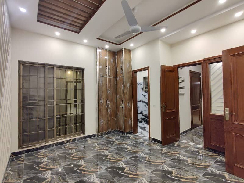 Ten Marla Non-Furnished Brand New House For Rent In Bahria Town, Lahore. 13