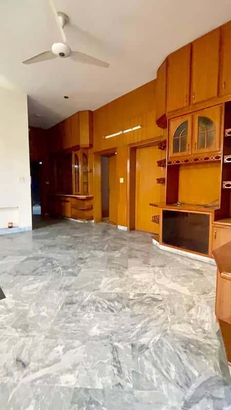 1 Kanal Lavish Bungalow For Sale In DHA Phase 1 | Ideal Deal 9